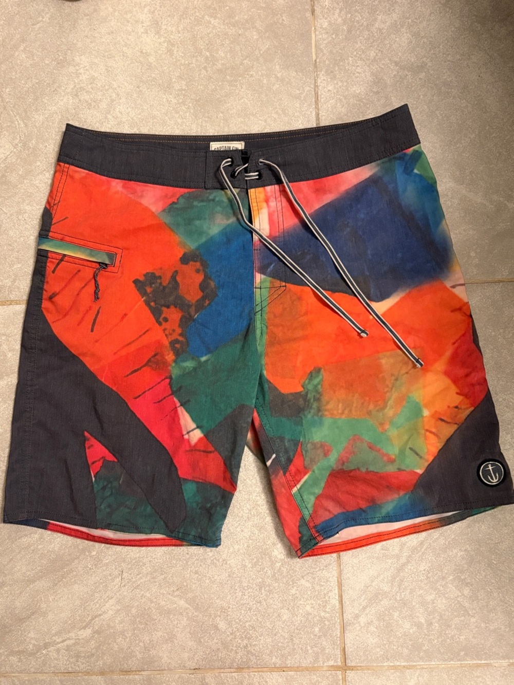 Men's Multicolor Surf Board Shorts - Vibrant Swim Trunks Size 33 Waist